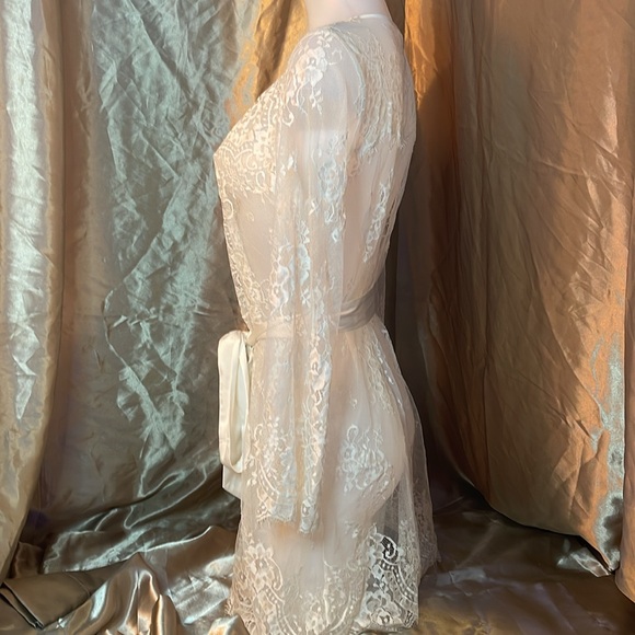 Honey Birdette Ivory Lovelace Short Robe - Picture 2 of 5